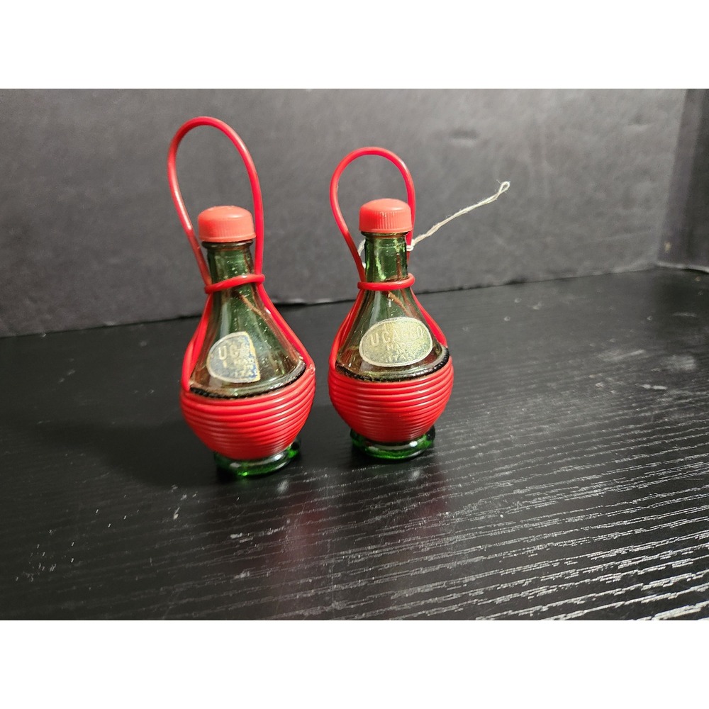 Vintage Ucagco Italy Green Glass Chianti Bottle Salt and Pepper Shakers Red Wrap